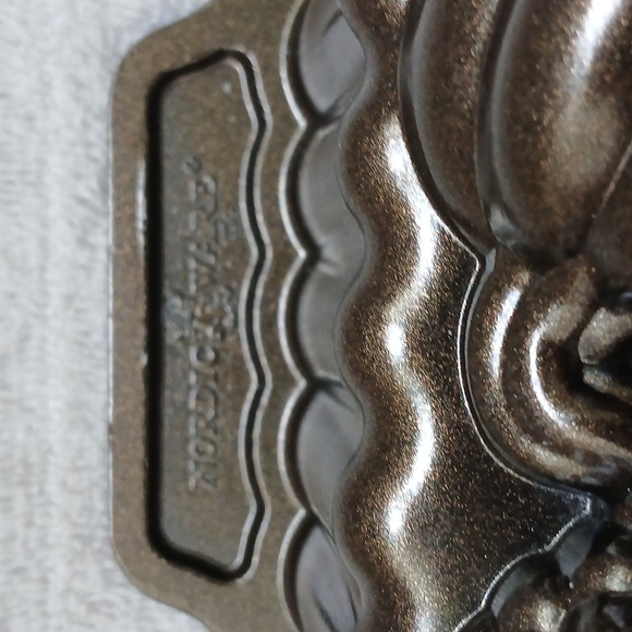 Nordic Ware Harvest Bounty Loaf Pan 6 Cups Heavy Cast Aluminum Fall Pumpkin - Picture 5 of 7